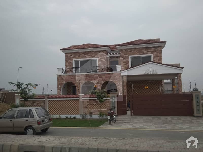 Defence 1 kanal upper portion  far rent  brand new saprate gate  in phase 8