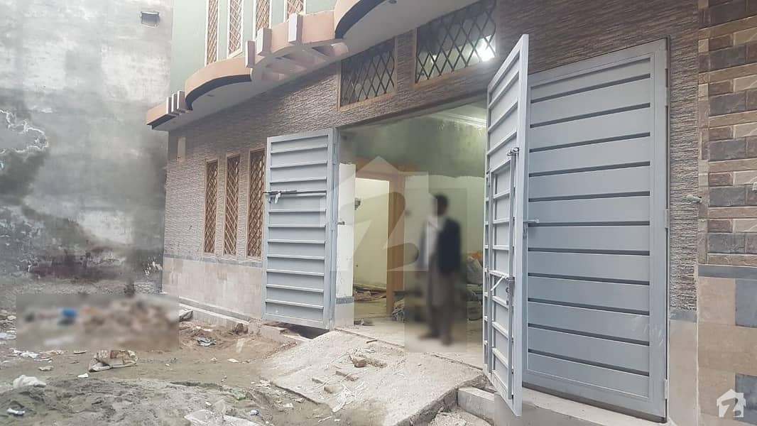 فقیر آباد روڈ پشاور میں 6 کمروں کا 8 مرلہ مکان 1.4 کروڑ میں برائے فروخت۔