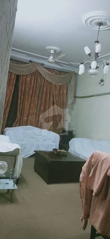 ماڈل ٹاؤن لاہور میں 5 کمروں کا 10 مرلہ مکان 2 کروڑ میں برائے فروخت۔