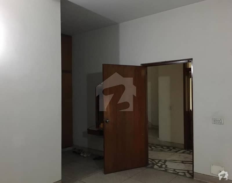 ایڈن سٹی ایڈن لاہور میں 4 کمروں کا 10 مرلہ مکان 65 ہزار میں کرایہ پر دستیاب ہے۔