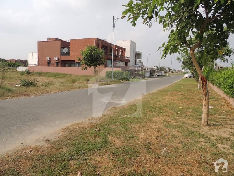 1 Kanal Plot For Sale Block Y Near By Plot No 828