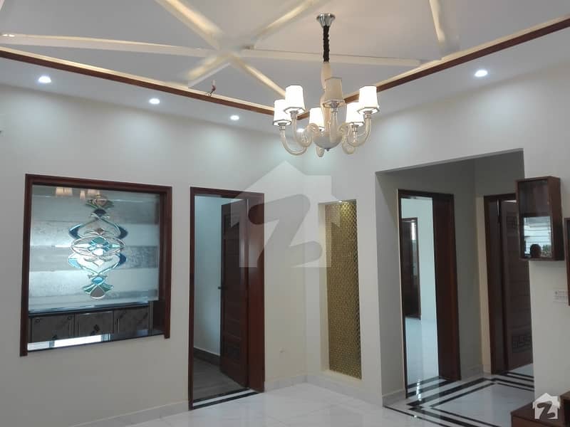 کینال ویلی مین کینال بینک روڈ لاہور میں 4 کمروں کا 5 مرلہ مکان 40 ہزار میں کرایہ پر دستیاب ہے۔