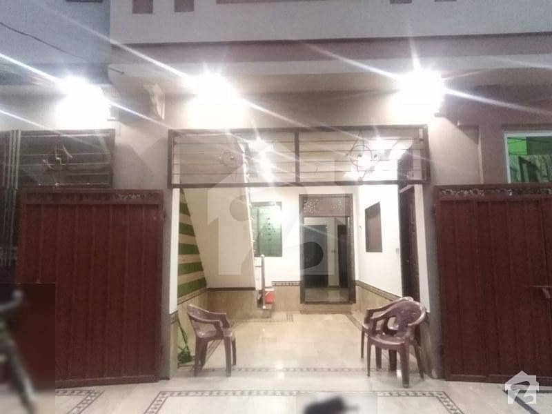 لالہ زار لاہور میں 4 کمروں کا 5 مرلہ مکان 1.05 کروڑ میں برائے فروخت۔