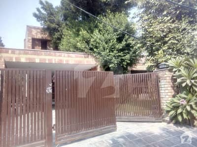 ڈی ایچ اے فیز 3 - بلاک زیڈ فیز 3 ڈیفنس (ڈی ایچ اے) لاہور میں 5 کمروں کا 1 کنال مکان 1.27 لاکھ میں کرایہ پر دستیاب ہے۔ ڈی ایچ اے فیز 3 - بلاک زیڈ فیز 3 ڈیفنس (ڈی ایچ اے) لاہور میں 5 کمروں کا 1 کنال مکان 1.27 لاکھ میں کرایہ پر دستیاب ہے۔