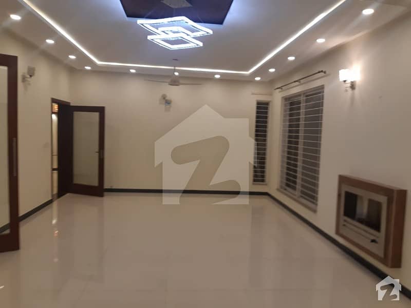 Spacious One Kanal House For Rent