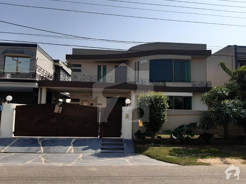 1 Kanal Beautiful House Available for Rent in Phase 4 DHA Defence