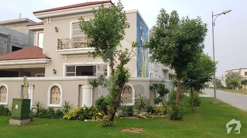 ڈی ایچ اے فیز 6 - بلاک ایچ فیز 6 ڈیفنس (ڈی ایچ اے) لاہور میں 5 کمروں کا 1 کنال مکان 6.95 کروڑ میں برائے فروخت۔