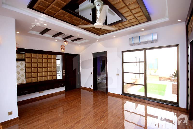 ڈی ایچ اے فیز 6 ڈیفنس (ڈی ایچ اے) لاہور میں 5 کمروں کا 1 کنال مکان 4.8 کروڑ میں برائے فروخت۔