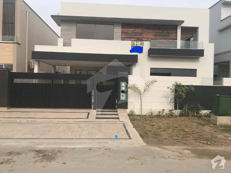 1 Kanal Corner Bungalow on Ideal Hot Location having Direct Access from main road near to Gloria Jeans Phase 6 DHA Lahore