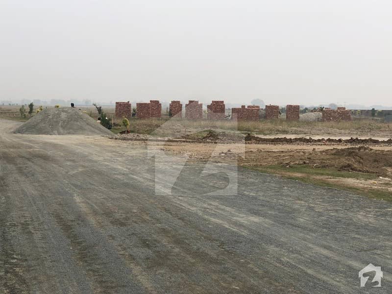 برکی روڈ کینٹ لاہور میں 1 کنال زرعی زمین 33 لاکھ میں برائے فروخت۔