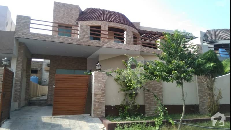 10 Marla House For Sale In PECHS