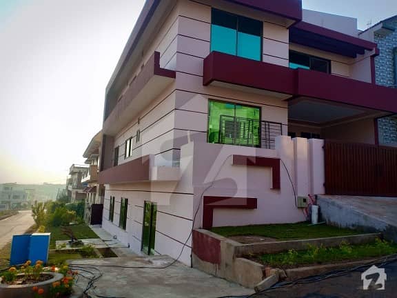 جناح گارڈنز ایف ای سی ایچ ایس اسلام آباد میں 7 کمروں کا 8 مرلہ مکان 1.8 کروڑ میں برائے فروخت۔