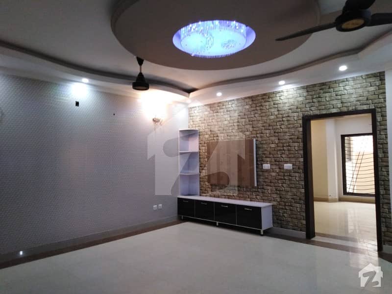 IDEAL LOCATION 1 KANAL DOUBLE STORY HOUSE AVALABLE