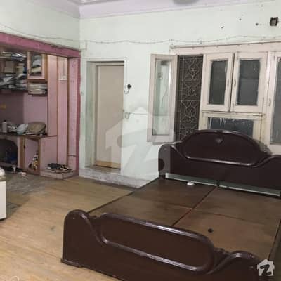Girls Hostel Room For Rent