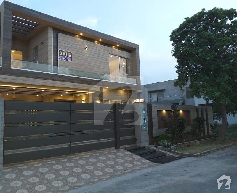 18 Marla Owner Build Stylish Brand New Bungalow Near To Park And Commercial State Life Phase 1 Attached Original Pictures Covered Area Almost One Kanal