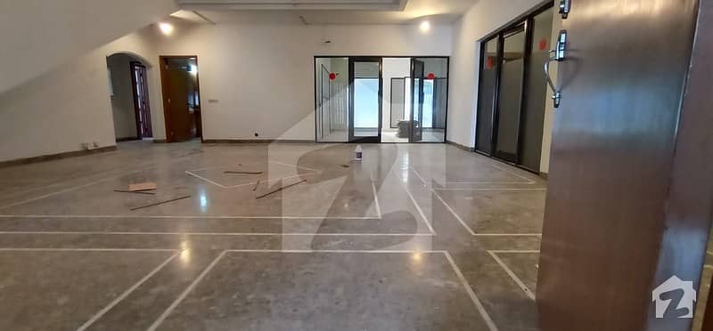 1000 Sq  Yards Bungalow For Office Use Multinational Companies Designer Show Rooms Etc