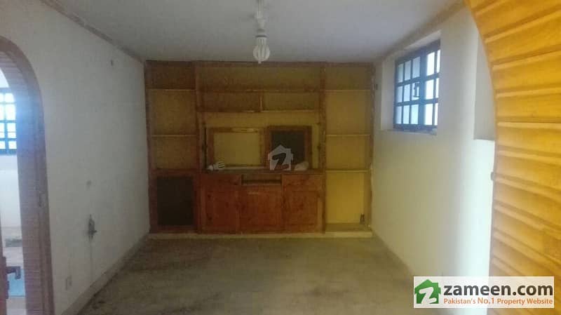 Property Connect Offer F6 Flat On First Floor Available For Rent