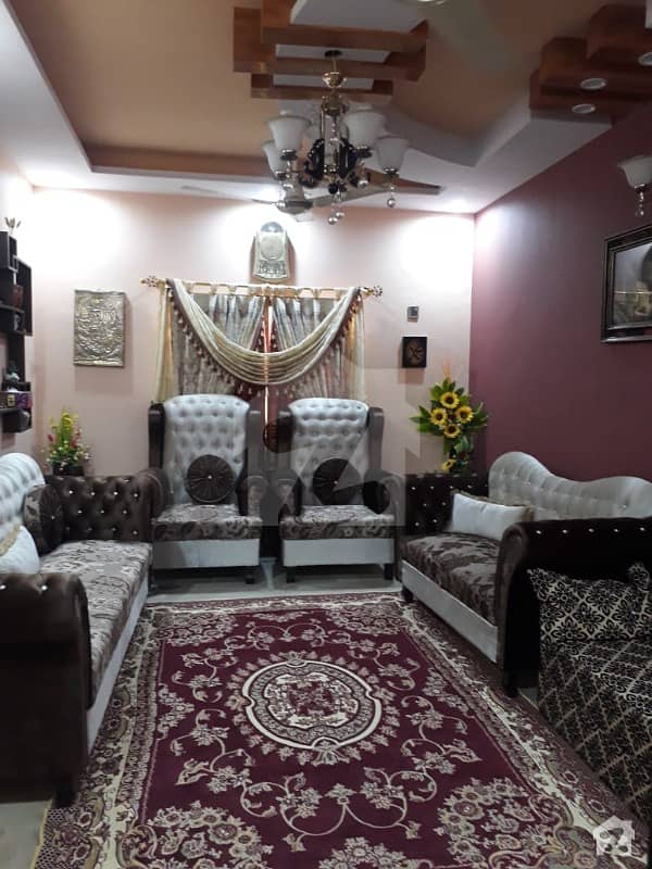 یونیورسٹی روڈ کراچی میں 4 کمروں کا 10 مرلہ مکان 1.8 کروڑ میں برائے فروخت۔