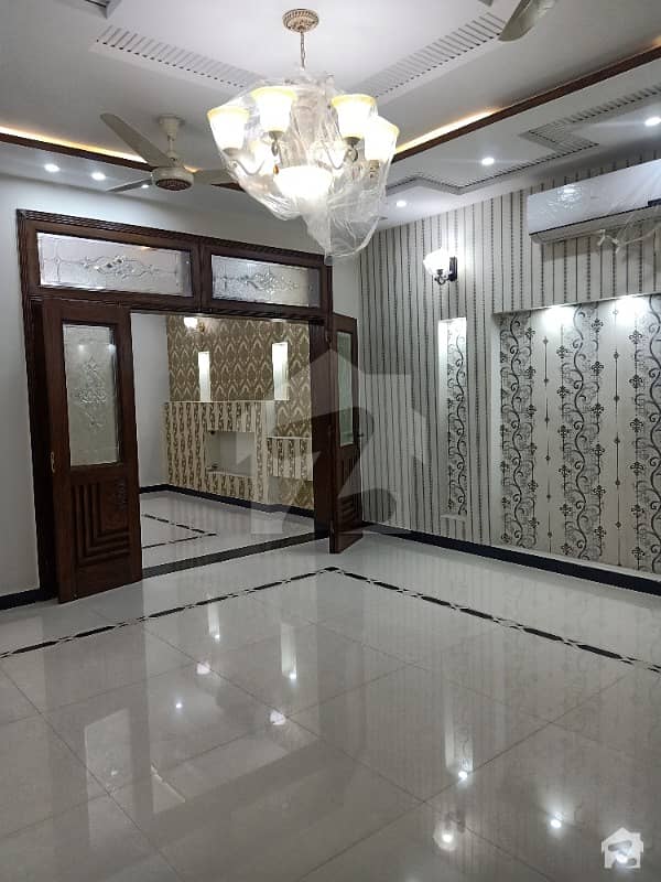 بحریہ ٹاؤن جاسمین بلاک بحریہ ٹاؤن سیکٹر سی بحریہ ٹاؤن لاہور میں 5 کمروں کا 10 مرلہ مکان 2.1 کروڑ میں برائے فروخت۔