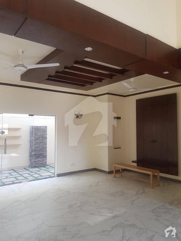 ڈی ایچ اے فیز 6 ڈی ایچ اے کراچی میں 5 کمروں کا 1 کنال مکان 11.25 کروڑ میں برائے فروخت۔