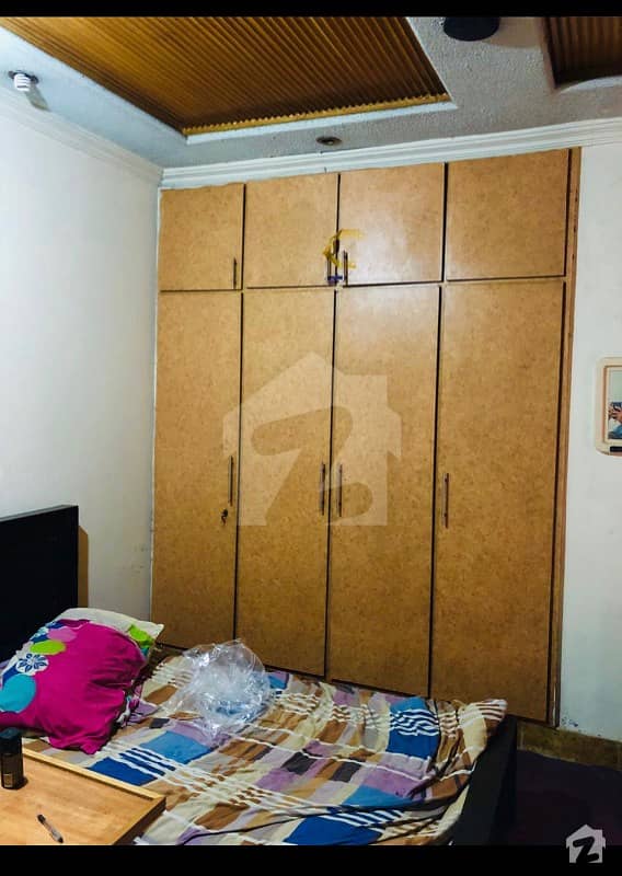 شاہ جمال لاہور میں 1 کمرے کا 5 مرلہ کمرہ 13 ہزار میں کرایہ پر دستیاب ہے۔