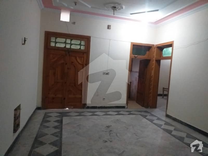 ارباب سبز علی خان ٹاؤن ورسک روڈ پشاور میں 6 کمروں کا 6 مرلہ مکان 38 ہزار میں کرایہ پر دستیاب ہے۔