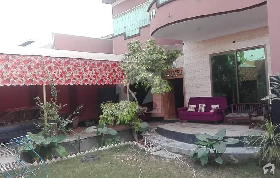 اشرفیہ کالونی پشاور میں 7 کمروں کا 1.2 کنال مکان 8.2 کروڑ میں برائے فروخت۔