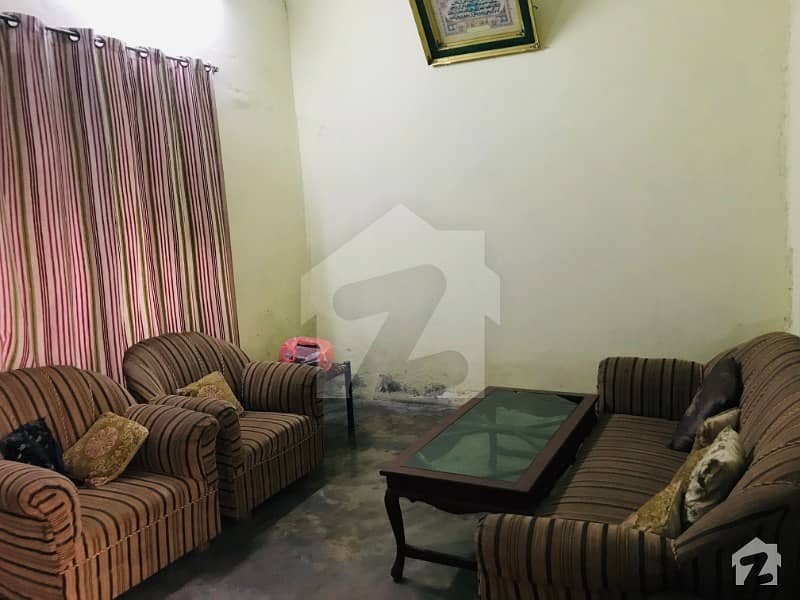 غلام محمد آباد فیصل آباد میں 6 کمروں کا 5 مرلہ مکان 40 ہزار میں کرایہ پر دستیاب ہے۔