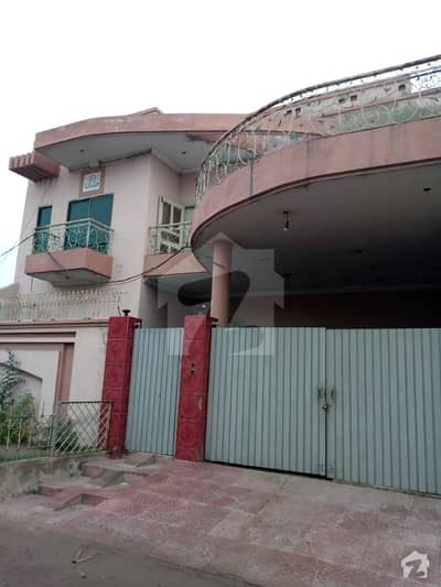 204 چک روڈ فیصل آباد میں 4 کمروں کا 10 مرلہ مکان 80 لاکھ میں برائے فروخت۔