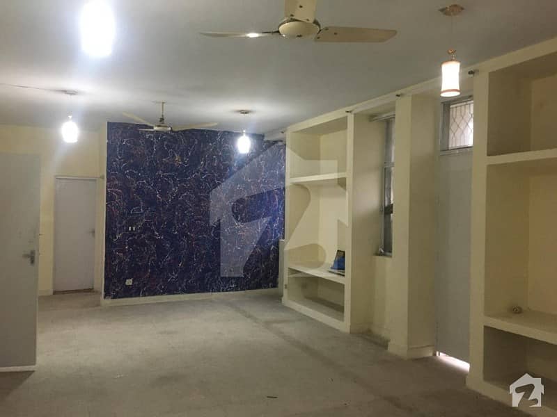 ڈیفینس آفیسر کالونی پشاور میں 3 کمروں کا 10 مرلہ فلیٹ 1.2 کروڑ میں برائے فروخت۔