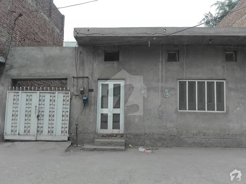 گلستان کالونی نمبر 1 فیصل آباد میں 5 کمروں کا 7 مرلہ مکان 1.2 کروڑ میں برائے فروخت۔