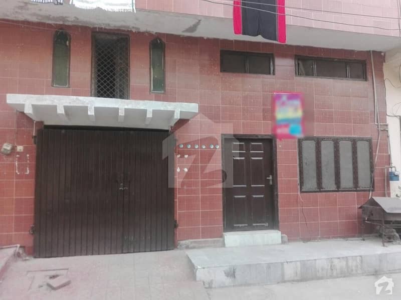 گلستان کالونی نمبر 1 فیصل آباد میں 3 کمروں کا 7 مرلہ مکان 1.3 کروڑ میں برائے فروخت۔