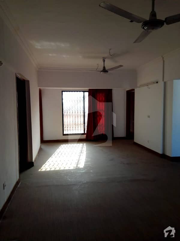کلفٹن ۔ بلاک 2 کلفٹن کراچی میں 2 کمروں کا 5 مرلہ فلیٹ 2 کروڑ میں برائے فروخت۔