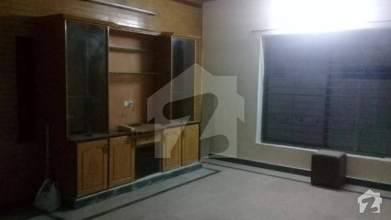 پی آئی اے ہاؤسنگ سکیم لاہور میں 4 کمروں کا 10 مرلہ مکان 65 ہزار میں کرایہ پر دستیاب ہے۔