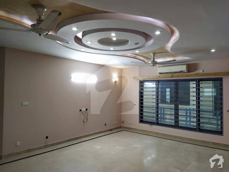 ایف ۔ 11 اسلام آباد میں 5 کمروں کا 16 مرلہ مکان 5.75 کروڑ میں برائے فروخت۔