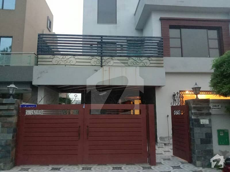 8 Marla Luxurious House For Rent In Umer Block Sector B Bahria Town Lahore