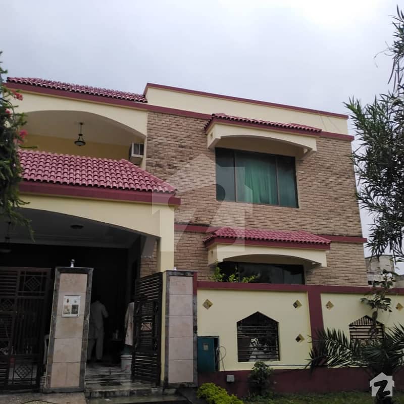 F-11 500 Sq Yards 5 Bed Room Corner House For Sale