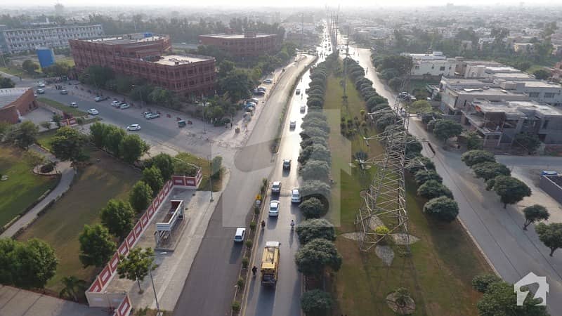 ڈی ایچ اے فیز 8 - کمرشل براڈوے ڈی ایچ اے فیز 8 ڈیفنس (ڈی ایچ اے) لاہور میں 4 مرلہ رہائشی پلاٹ 3.8 کروڑ میں برائے فروخت۔