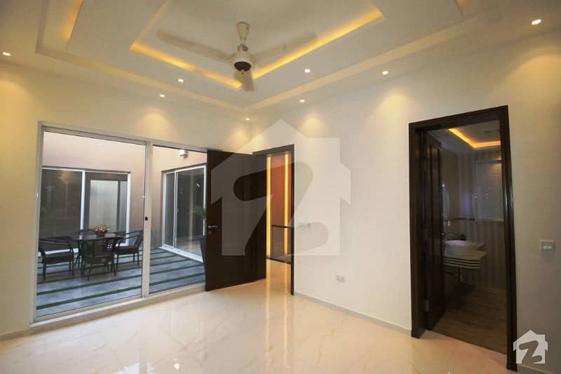 8 marla lower poction for rent in gulberg 3 block A3 facing park