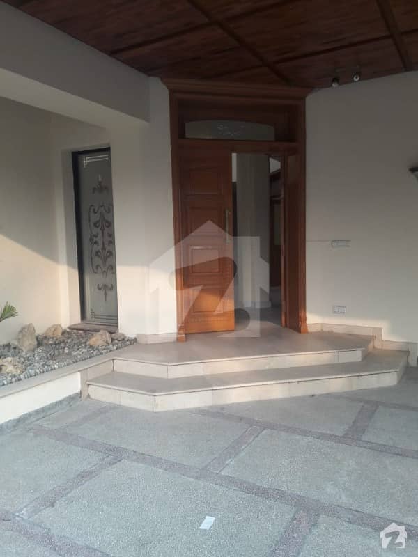 32 Marla House Is Available For Rent With Facing Park In Sarwar Colony