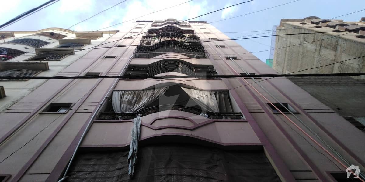 دہلی کالونی کراچی میں 4 کمروں کا 9 مرلہ فلیٹ 1.3 کروڑ میں برائے فروخت۔