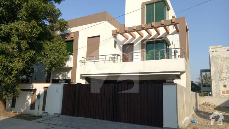 10 Marla Used House For Sale In  Sector  Of Bahria Town Lahore