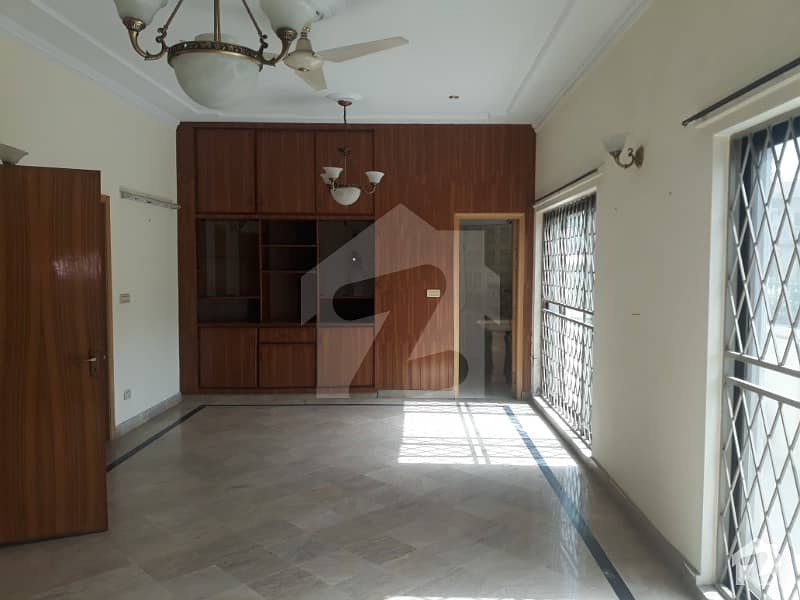 ڈی ایچ اے فیز 4 ڈیفنس (ڈی ایچ اے) لاہور میں 6 کمروں کا 14 مرلہ مکان 3.15 کروڑ میں برائے فروخت۔