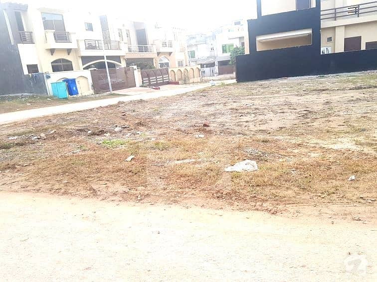 7 Marla Plot In Usman Block Safari Valley