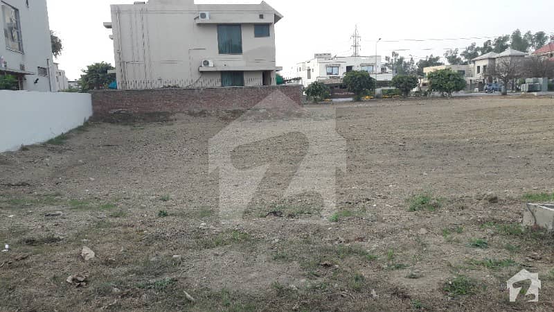 1 Kanal Plot For Sale 70 Ft Road Facing Park Dha Phase 8 Block W