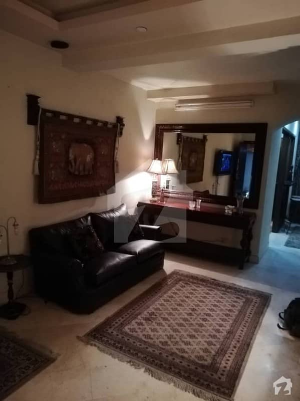 کینٹ لاہور میں 3 کمروں کا 7 مرلہ مکان 2.6 کروڑ میں برائے فروخت۔