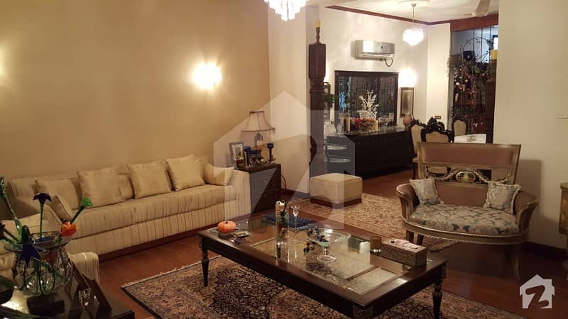 ڈی ایچ اے فیز 2 - بلاک آر فیز 2 ڈیفنس (ڈی ایچ اے) لاہور میں 5 کمروں کا 2 کنال مکان 6.1 کروڑ میں برائے فروخت۔