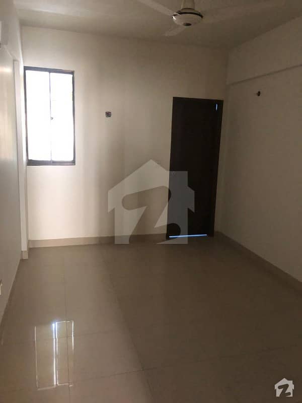 3 Bed Flat 1150 Sq Ft For Rent