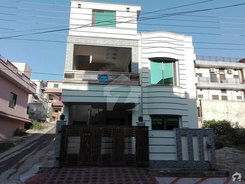 پاکستان ٹاؤن - فیز 1 پاکستان ٹاؤن اسلام آباد میں 4 کمروں کا 5 مرلہ مکان 1.35 کروڑ میں برائے فروخت۔