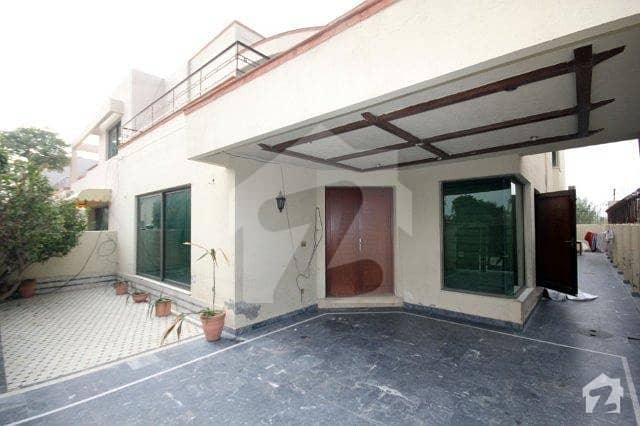 ڈی ایچ اے فیز 4 ڈیفنس (ڈی ایچ اے) لاہور میں 5 کمروں کا 14 مرلہ مکان 1.1 لاکھ میں کرایہ پر دستیاب ہے۔